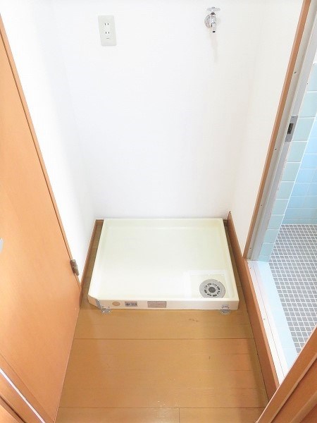 コーポ近江屋２ 室内洗濯機置き場は脱衣所にあるので脱いだ衣類はそのまま洗濯機へ！