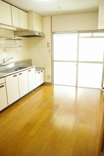 コーポ近江屋３ 窓から光が差し込みます。