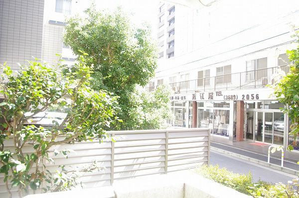 コーポ近江屋３ 緑が目に優しいですね。