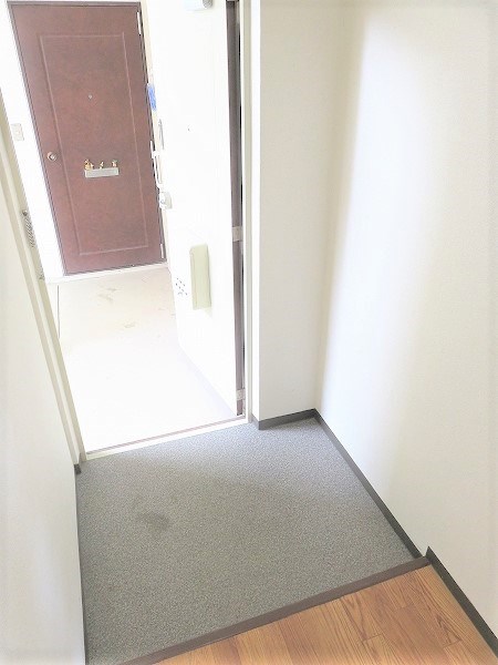コーポ近江屋５ 広い玄関土間ですね。