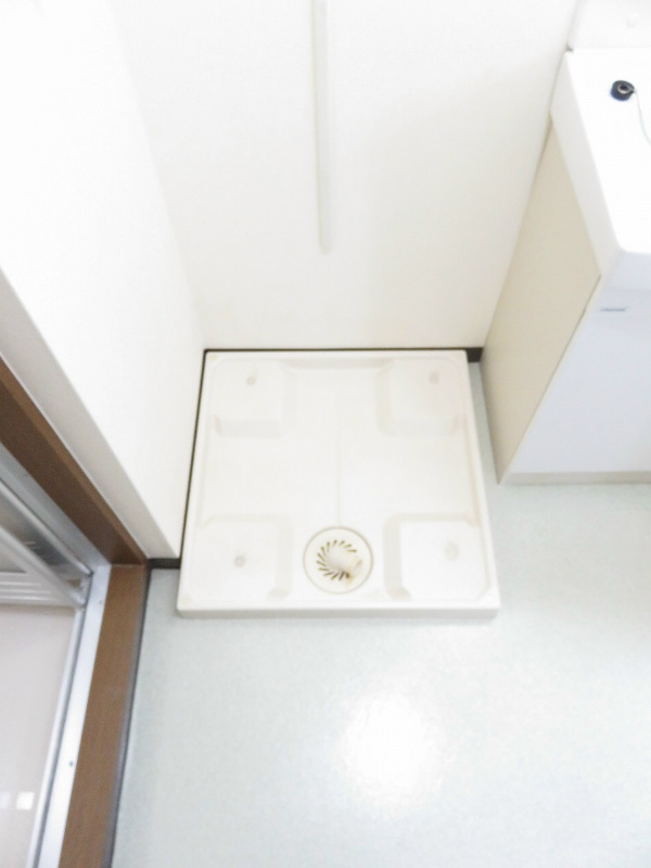サニーコーポ 室内洗濯機置場です。脱衣所があるのは便利ですね！