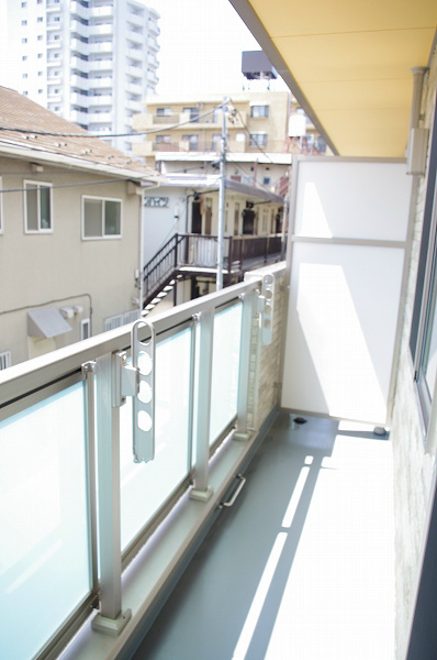シャルマンエルア 日当たり良しのバルコニー。ぽかぽか気持ちいいですよ。
