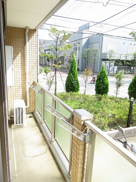 シャルマン新清 目の前も抜けているので圧迫感はありません。