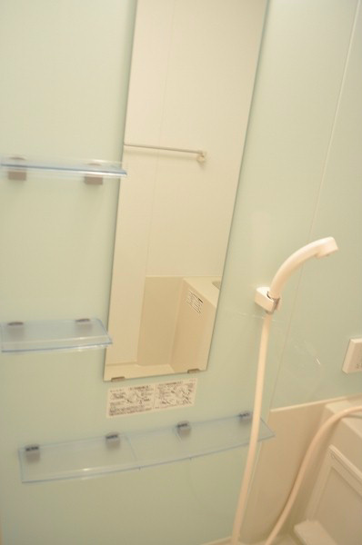 シャルマン新清 お風呂に棚がついているのは便利です。