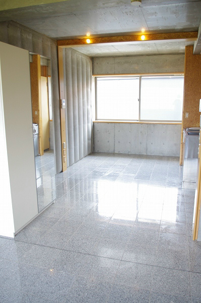 ストーンルネッサンス おしゃれな室内です