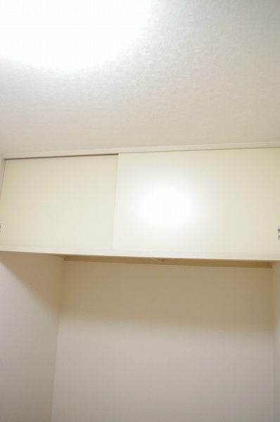 ファーストマンション ダイニングにも天袋付で収納たっぷり。