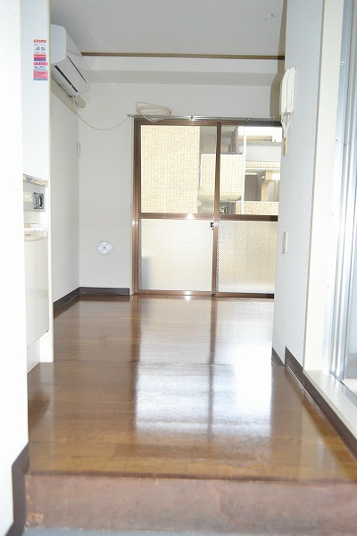 ベイサイドレジデンス 南向き、明るいお部屋。
