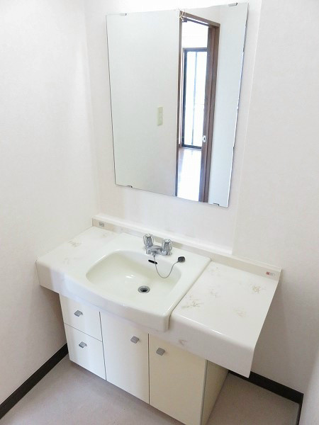 中澤ビル 洗面台もゆとりがあります