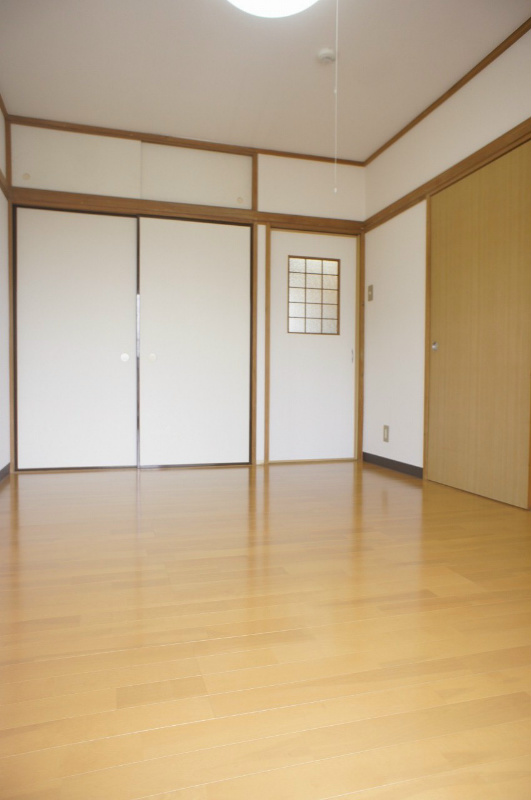 福本ビル 明るいお部屋です
