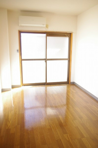 第６コーポマキ 朝日がまぶしいお部屋です。