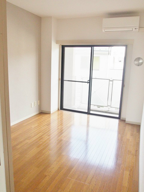 ＩＮ西葛西 南東向きのバルコニーですので、日中あかるいですね