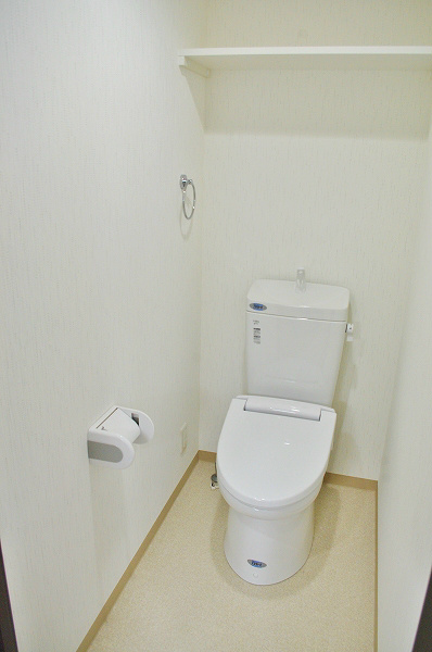 ＰＯＲＴＥ トイレ、上部に収納もあり、使い勝手がいいです。