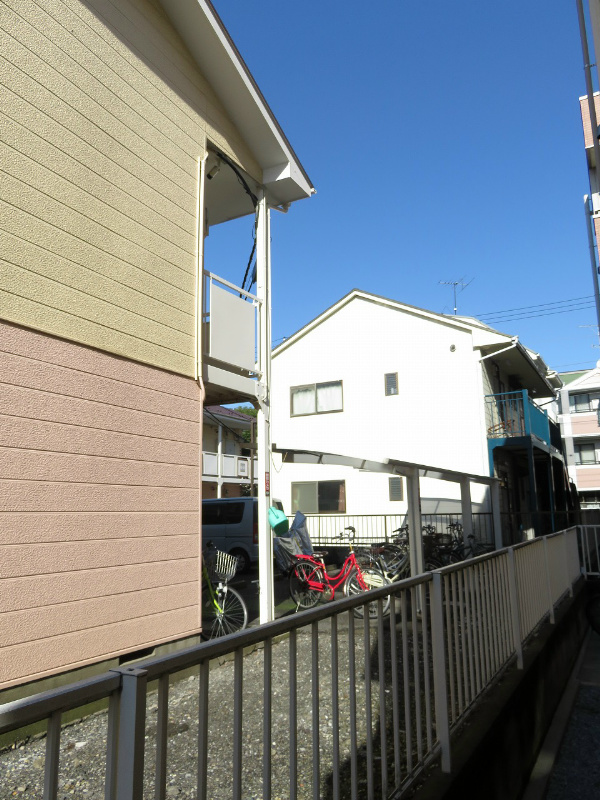 ＰＯＲＴＥ 隣接建物とは間隔が空いているため、開放的です！