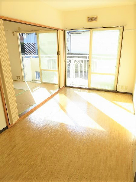エレガンス 明るく気持ちがいいお部屋です
