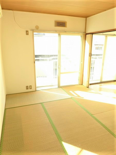 エレガンス 和室も明るく気持ちがいいです、入居前に交換いたします