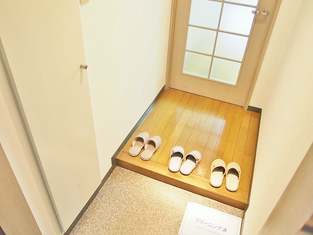 クレセント小坂部 玄関。ホールになっているのがいいですね。