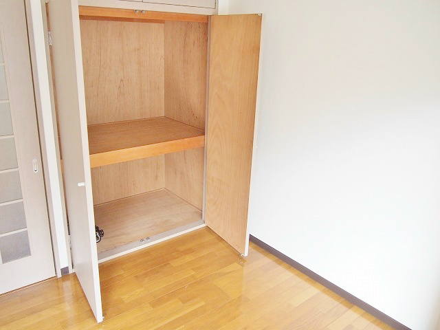 クレセント小坂部 収納たっぷり天袋もついてます。