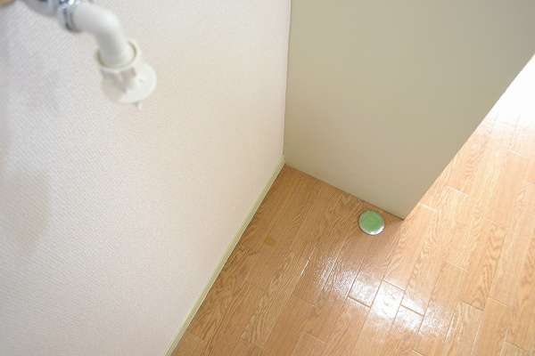 コーポみよし 洗濯機置場室内です。