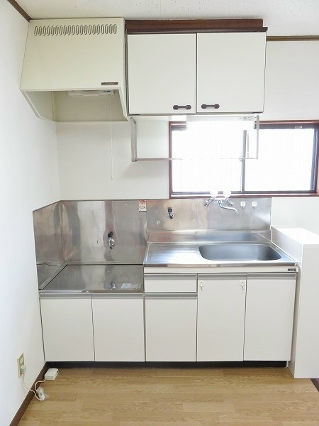 フォレストハイムＡ しっかりとしたキッチンで作業もはかどります。