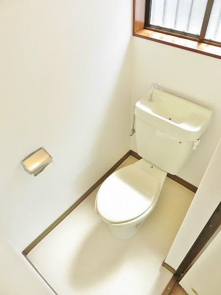 フォレストハイムＡ トイレに窓もあります。