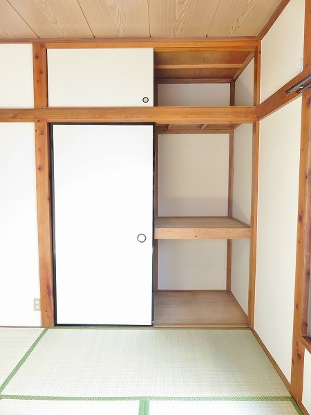 フォレストハイムＡ たっぷり押入れタイプの収納。