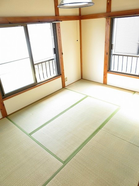 フォレストハイムＡ 2面採光で明るく風通しのいいお部屋です。