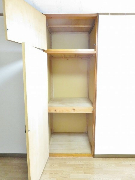 フォレストハイムＡ 各部屋に収納あります。