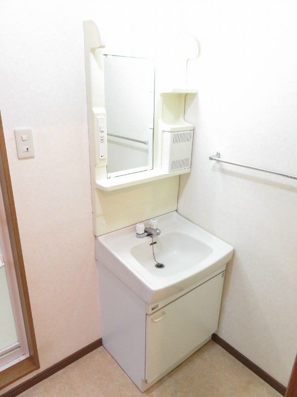フローラ北葛西 独立洗面台は、忙しい朝にはあってよかったと思いますね！