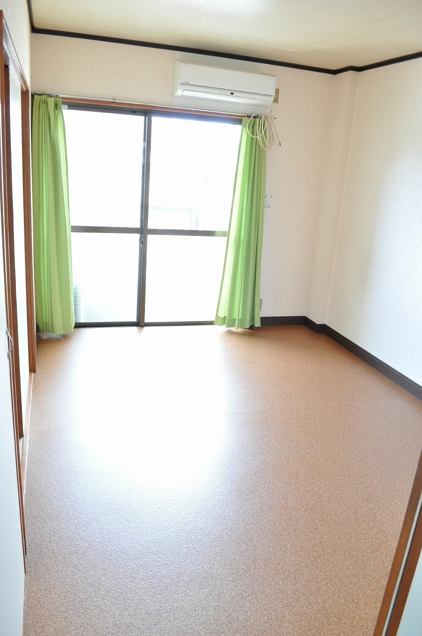 ベイハイツⅡ バルコニー側になりますので、明るく気持ちの良いお部屋ですよ！