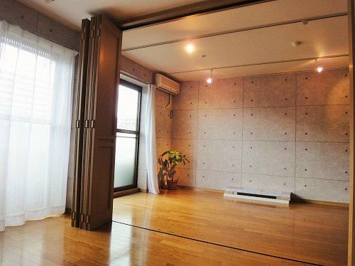 レジデンスタイム３ デザインに凝ったお部屋になっております。