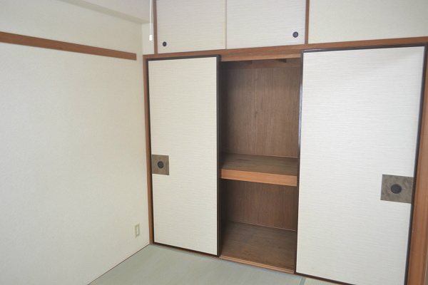 レジデンス内宮 収納は押入れタイプになっております