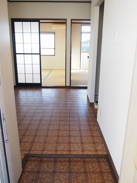 ユアハイツ フラットな玄関。