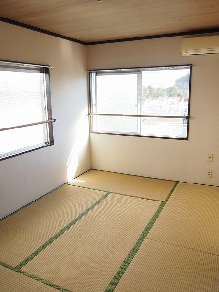 ユアハイツ 南向きの明るい室内。