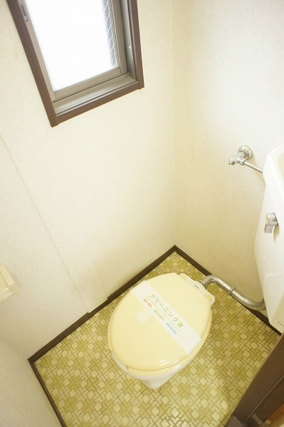 リバーサイド関口 トイレにも窓があるのは嬉しいですね。