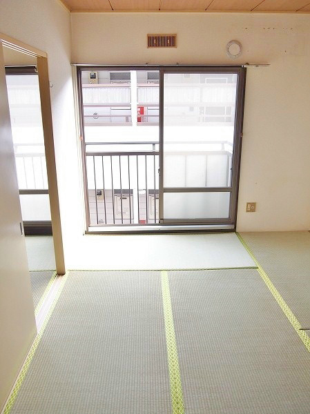 リバーサイド関口 日当たりが良いので室内も暖かいです。
