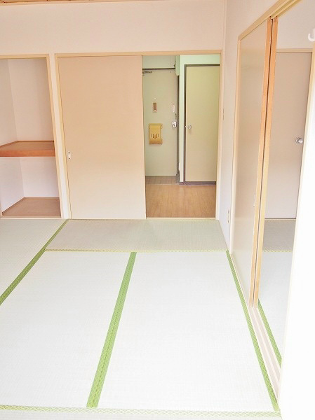 リバーサイド関口 夏は涼しく冬は暖かい和室。
