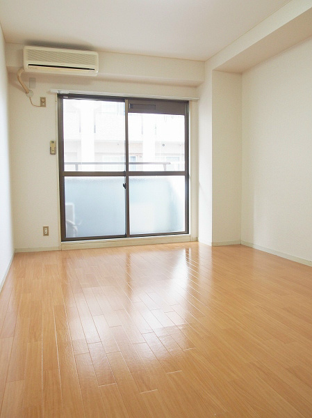 嘉ビル 綺麗なお部屋です！広いので家具の配置など自由です！