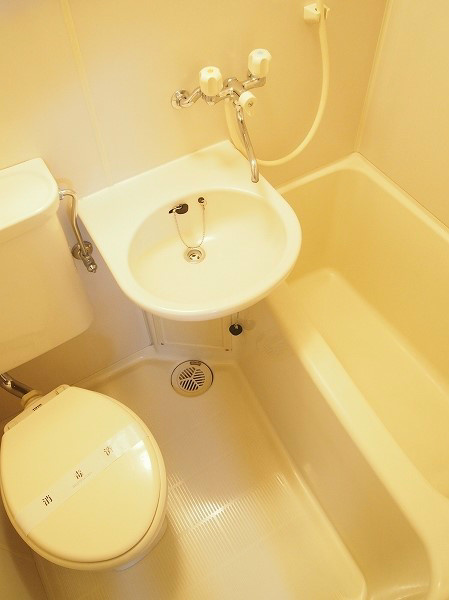 舘山ビル バストイレ一緒タイプはお掃除ラクラク♪