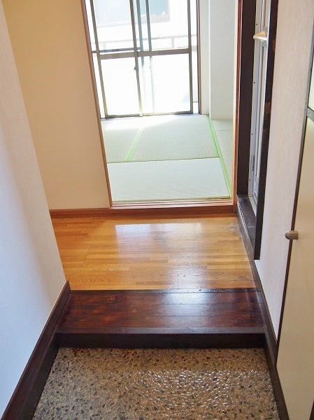 クレシェンドユザワ 角部屋で明るいお部屋です。