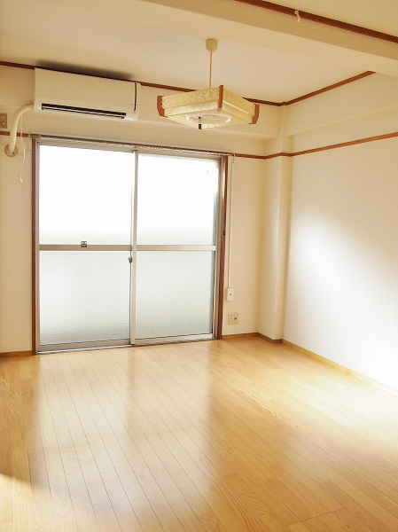 サニーコーポラス2号棟 広々洋室のお部屋です。