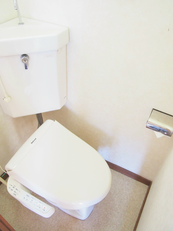 サニーコーポラス2号棟 トイレに窓があって快適です。