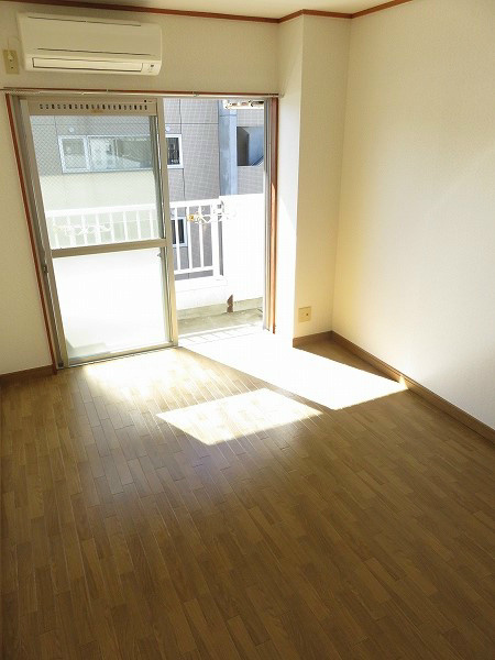 マンションビビット フローリングのお部屋です。