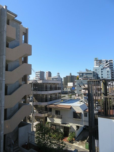 マンションビビット 日差しを遮らないので日当たり良好。