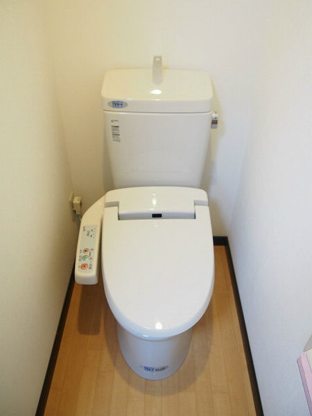 サンエクセル英 ウォシュレット付き最新トイレです。