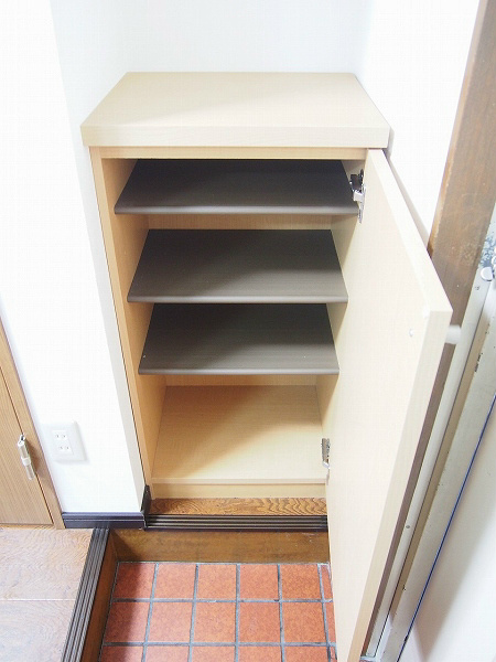 サンエクセル英 シューズBOX入れ付いてます。玄関広く使用できますね。