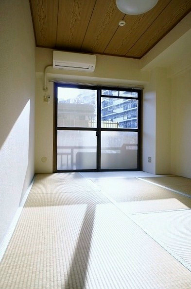 ベル西葛西 明るくて広々とした和室です。お昼寝したくなりますね