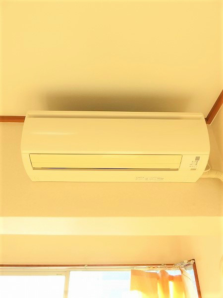 レジデンスオーク 設備のエアコンです。