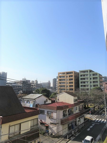 レジデンスオーク 南向き：解放感ございます。日当たり良好です。