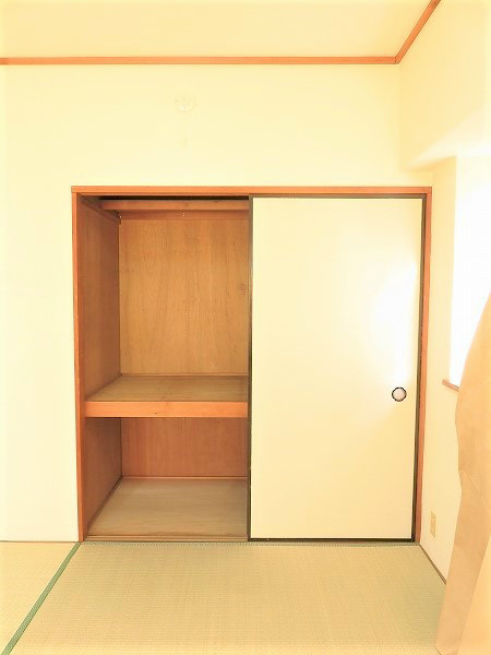 レジデンスオーク 豊富な収納です。お部屋がスッキリ使えます。