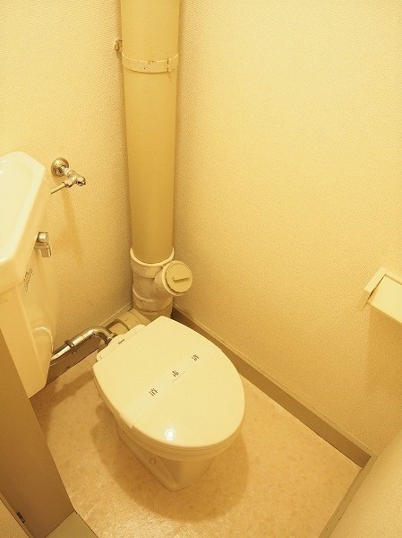 コーポ・ウツボエ 綺麗なトイレです。バストイレ別で広々しています。